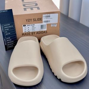 Yeezy Slides “Bone” Size 8 Brand New